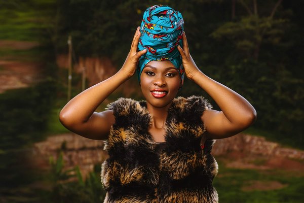 Quelles sont les meilleures techniques pour porter des imprimés animaliers au travail sans enfreindre le code vestimentaire?